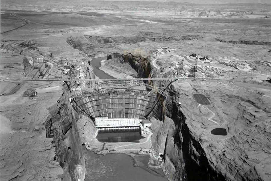 Black and white photo of a dam in Glen Canyon